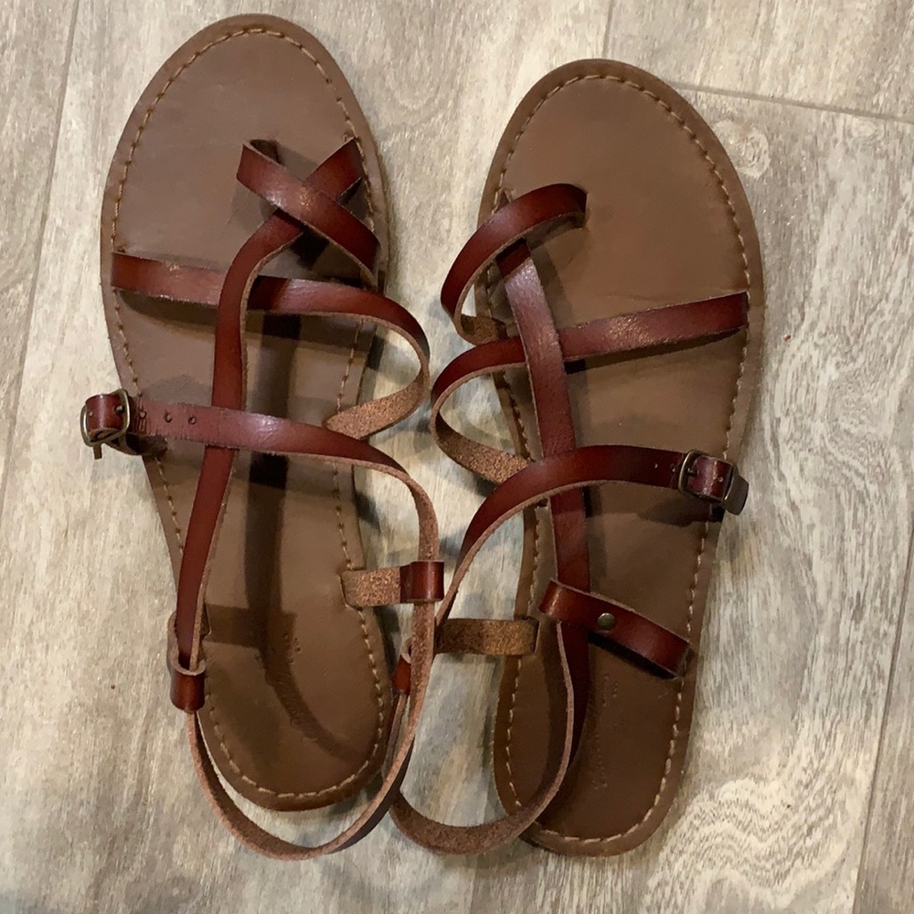 Universal thread sandals